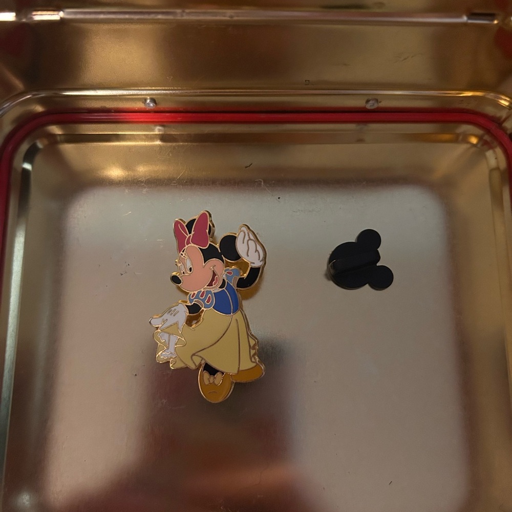 Minnie Mouse as Snow White Disney Trading  Pin